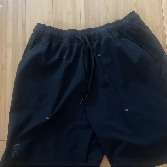 NEW On Cloud Focus Shorts - Long Inseams with Pockets - Picture 6 of 7